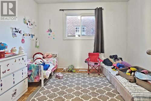 2594 Privet Court, Mississauga, ON - Indoor Photo Showing Bedroom