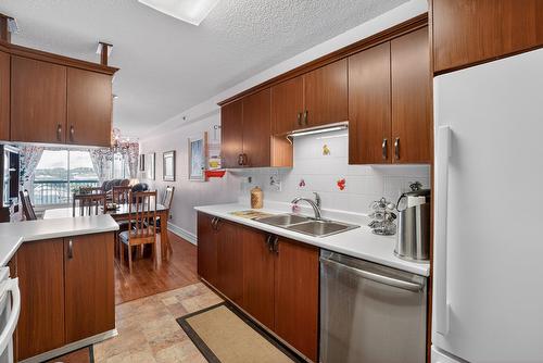 Cuisine - 702-160 Ch. De La Rive-Boisée, Montréal (Pierrefonds-Roxboro), QC - Indoor Photo Showing Kitchen With Double Sink