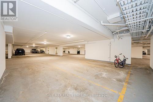 509 - 595 Strasburg Road, Kitchener, ON - Indoor Photo Showing Garage