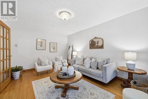 1485 Oneida Court, Oshawa (Samac), ON - Indoor Photo Showing Living Room