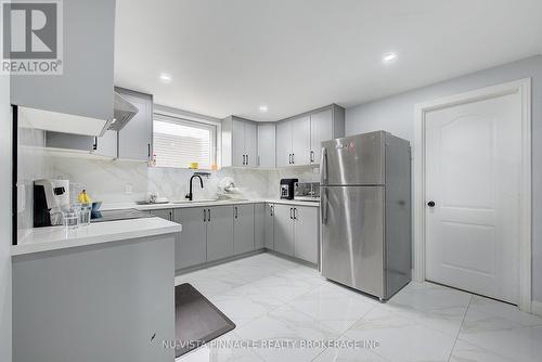 2232 Tripp Drive, London South (South V), ON - Indoor Photo Showing Kitchen