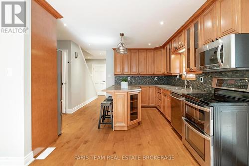 104 Knox Road E, Wasaga Beach, ON - Indoor Photo Showing Kitchen