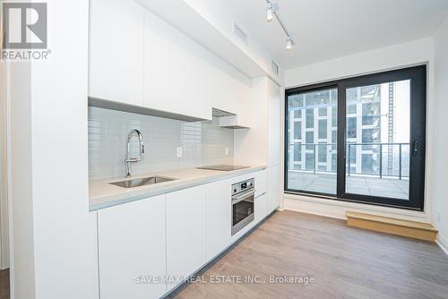 3702 - 4015 The Exchange Street, Mississauga, ON - Indoor Photo Showing Kitchen