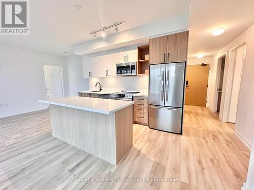 515 - 333 Sunseeker Avenue, Innisfil, ON - Indoor Photo Showing Kitchen With Stainless Steel Kitchen