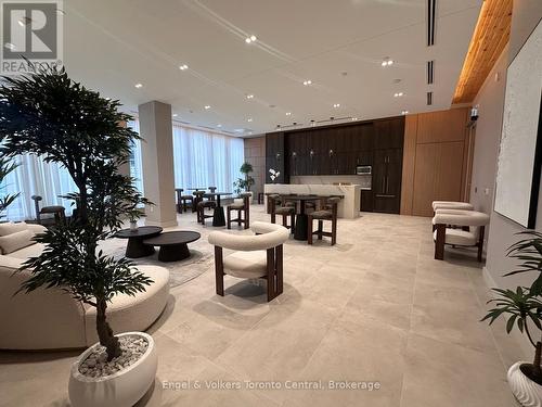 515 - 333 Sunseeker Avenue, Innisfil, ON - Indoor