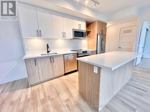 515 - 333 Sunseeker Avenue, Innisfil, ON - Indoor Photo Showing Kitchen With Stainless Steel Kitchen