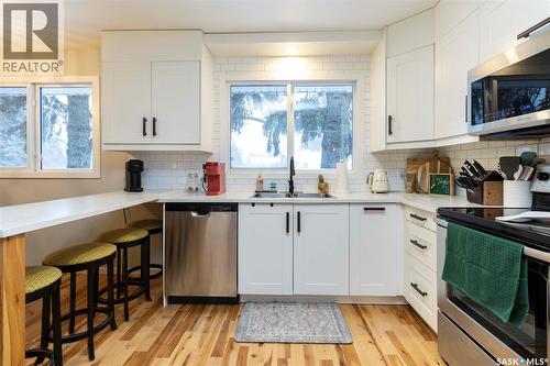 46 Phillips Crescent, Saskatoon, SK - Indoor Photo Showing Kitchen With Double Sink