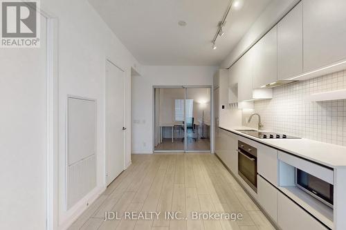 1105 - 905 Portage Parkway, Vaughan, ON - Indoor Photo Showing Kitchen With Upgraded Kitchen