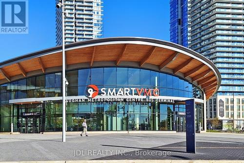 1105 - 905 Portage Parkway, Vaughan, ON - Outdoor