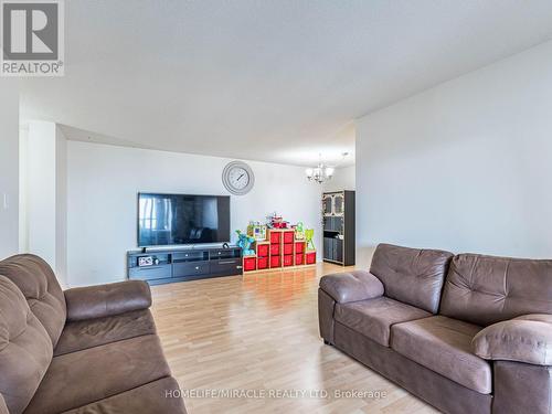 1809 - 30 Malta Avenue, Brampton, ON - Indoor Photo Showing Living Room