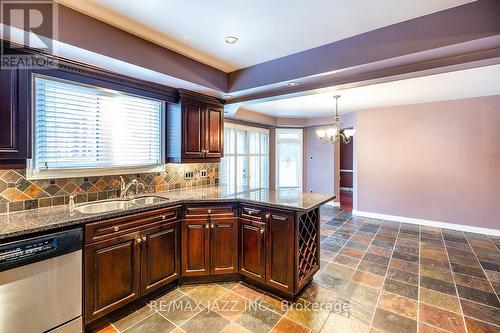 1002 Riverview Crescent, Pickering (Rougemount), ON - Indoor Photo Showing Kitchen