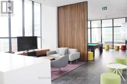 301 - 185 Roehampton Avenue, Toronto, ON 