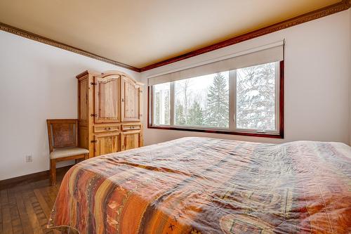 Primary bedroom - 17 Ch. Des Lilas, Sainte-Anne-Des-Lacs, QC - Indoor Photo Showing Bedroom