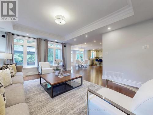 1511 Haig Boulevard, Mississauga, ON - Indoor Photo Showing Living Room