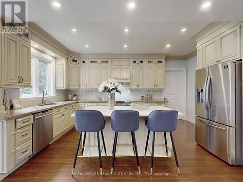 1511 Haig Boulevard, Mississauga, ON - Indoor Photo Showing Kitchen With Upgraded Kitchen