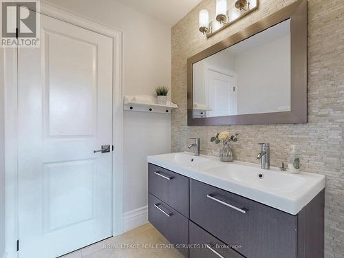 5pc Luxurious Jack & Jill Bath - 1511 Haig Boulevard, Mississauga, ON - Indoor Photo Showing Bathroom