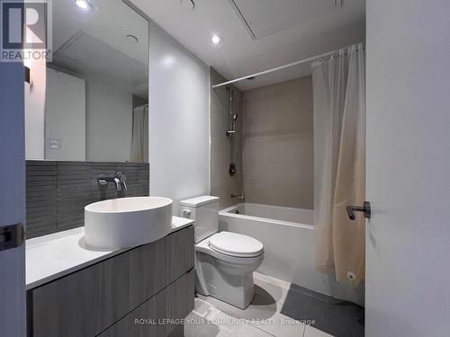 2812 - 161 Roehampton Avenue, Toronto, ON - Indoor Photo Showing Bathroom