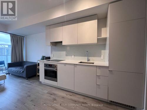 2812 - 161 Roehampton Avenue, Toronto, ON - Indoor Photo Showing Kitchen