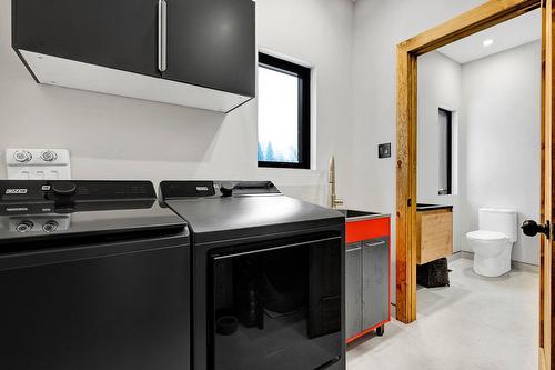 Laundry room - 15 Ch. De L'Escalade, Morin-Heights, QC - Indoor Photo Showing Laundry Room