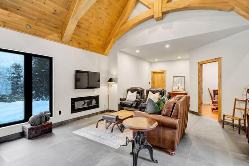 Salon - 15 Ch. De L'Escalade, Morin-Heights, QC - Indoor Photo Showing Living Room With Fireplace