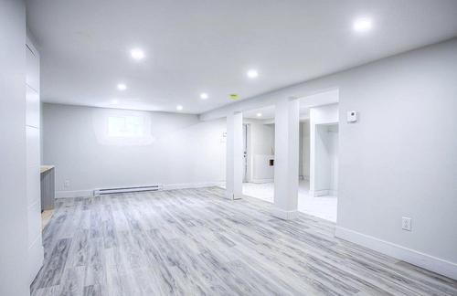 Salle familiale - 1385 Ch. Des Hauteurs, Sainte-Adèle, QC - Indoor