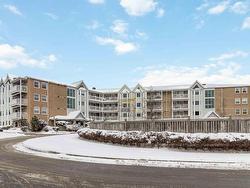 311 93 Kearney Lake Road  Halifax, NS B3M 4E7