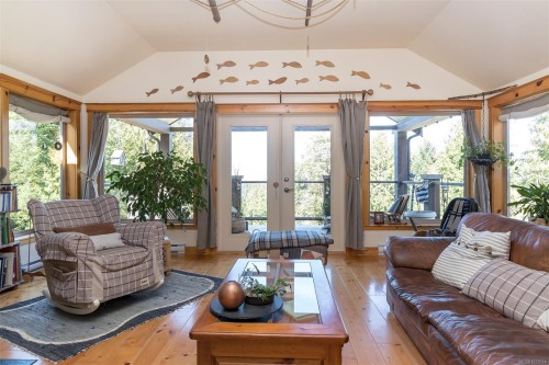 1860 Ashling Rd, Qualicum Beach, BC 