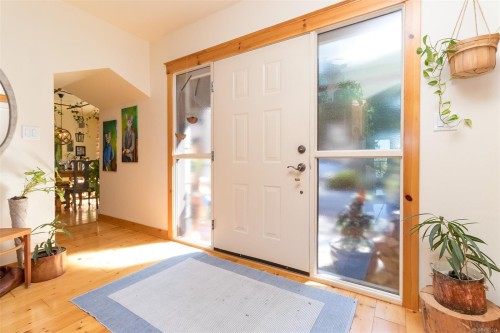 1860 Ashling Rd, Qualicum Beach, BC 