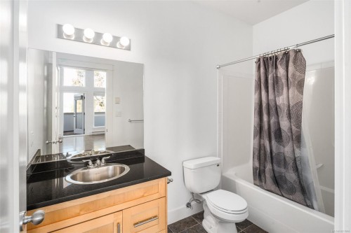 307-3915 Carey Rd, Saanich, BC - Indoor Photo Showing Bathroom