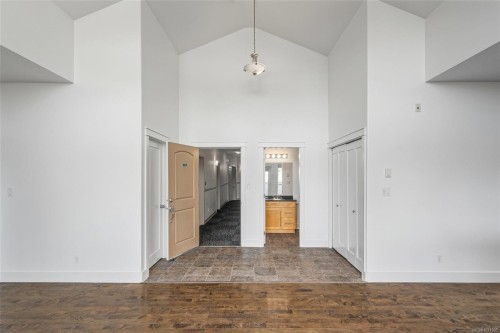 307-3915 Carey Rd, Saanich, BC - Indoor Photo Showing Other Room
