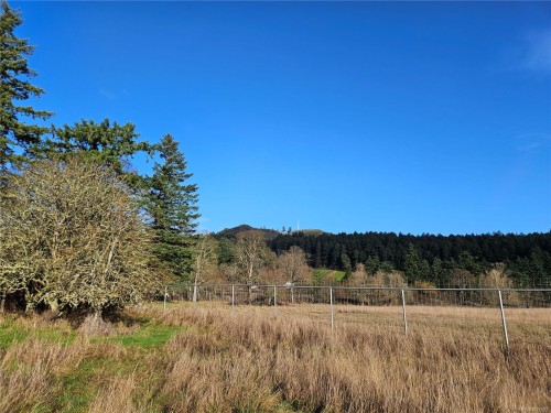 4299 Blenkinsop Rd, Saanich, BC 