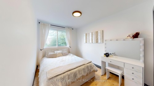 354 Albany Street S, Fort Erie, ON - Indoor Photo Showing Bedroom