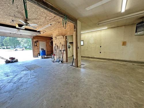 77 Rankin Street, Red Rock, ON - Indoor Photo Showing Garage