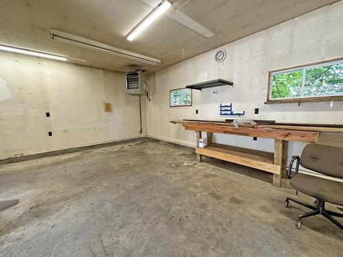 77 Rankin Street, Red Rock, ON - Indoor Photo Showing Garage