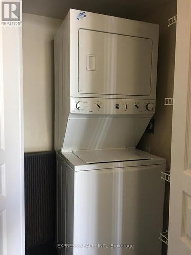 608 - 55 Harrison Garden Boulevard, Toronto, ON - Indoor Photo Showing Laundry Room