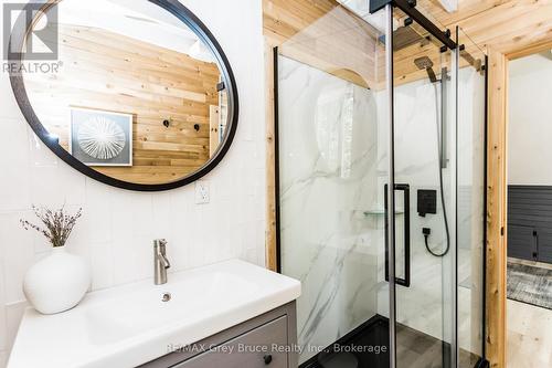 102 Chin Road N, Northern Bruce Peninsula, ON - Indoor Photo Showing Bathroom