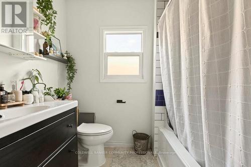 224 Balmoral Avenue N, Hamilton, ON - Indoor Photo Showing Bathroom