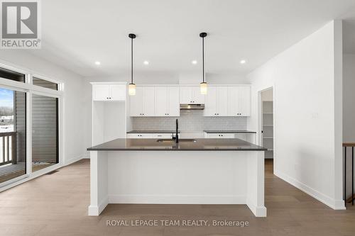1057 Moore Street, Brockville, ON - Indoor Photo Showing Kitchen With Double Sink