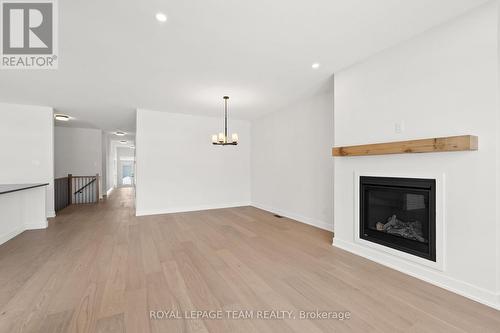 1057 Moore Street, Brockville, ON - Indoor Photo Showing Living Room With Fireplace