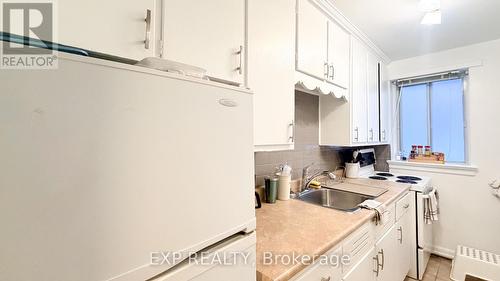 2 - 725 Melbourne Avenue, Ottawa, ON - Indoor Photo Showing Kitchen