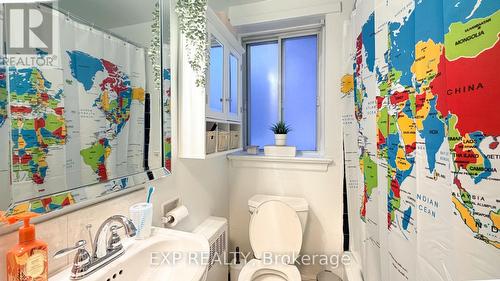 2 - 725 Melbourne Avenue, Ottawa, ON - Indoor Photo Showing Bathroom