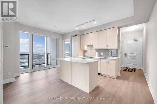 1609 - 9085 Jane Street, Vaughan, ON - Indoor Photo Showing Kitchen