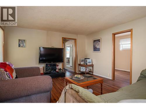 1338 Third Avenue, Trail, BC - Indoor Photo Showing Living Room