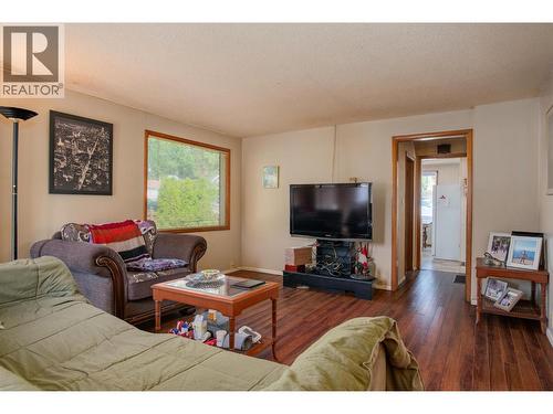 1338 Third Avenue, Trail, BC - Indoor Photo Showing Living Room