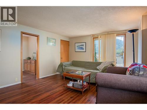 1338 Third Avenue, Trail, BC - Indoor Photo Showing Living Room