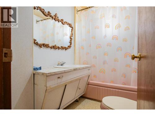 1338 Third Avenue, Trail, BC - Indoor Photo Showing Bathroom