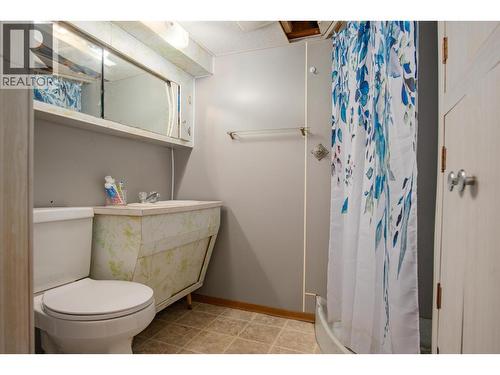 1338 Third Avenue, Trail, BC - Indoor Photo Showing Bathroom