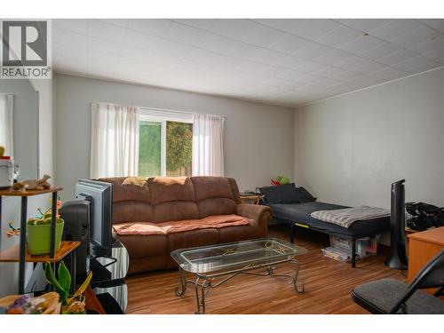 1338 Third Avenue, Trail, BC - Indoor Photo Showing Living Room
