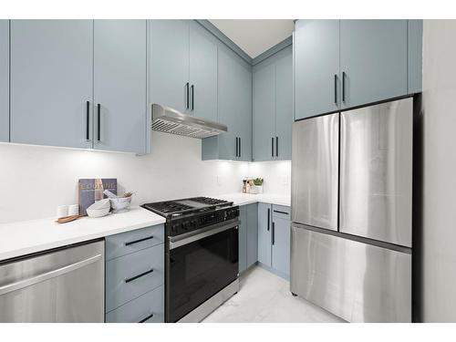 33995 Walnut Avenue, Abbotsford, BC - Indoor Photo Showing Kitchen With Upgraded Kitchen