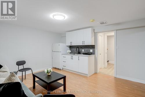 Lower B - 208 Betty Ann Drive, Toronto, ON - Indoor Photo Showing Kitchen